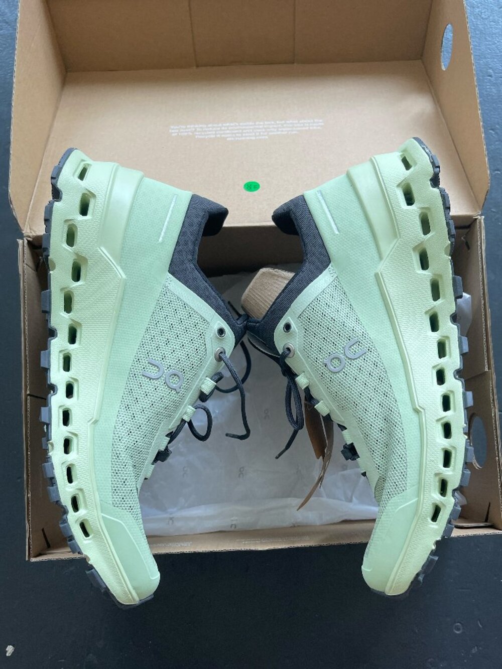 ON Women´s Cloudultratrail running shoe Vine/Meadow-US 9.5-EU 41 - Picture 8 of 11